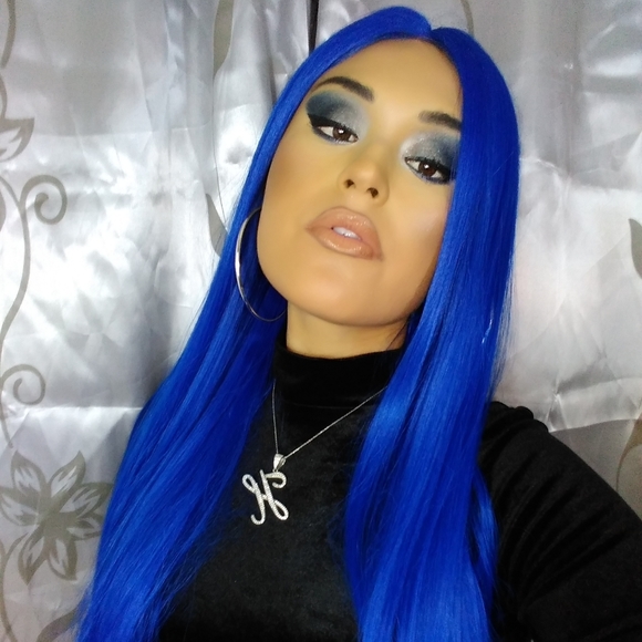 Clothes & Accessories - Picture 7 of 7